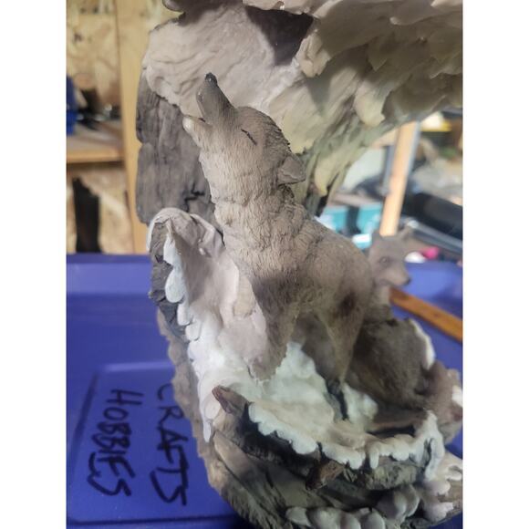 Meerchi MRH Wolf With Wolves Pups Resin Sculpture 15" Tall - Picture 4 of 16